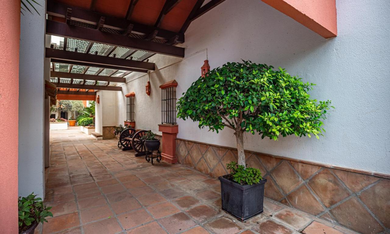 Modern Apartment - 2 Bedrooms, Beachside - Puerto Banus Marbella Exterior photo
