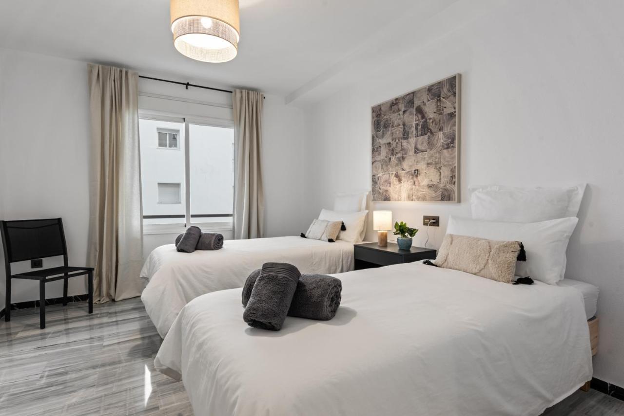 Modern Apartment - 2 Bedrooms, Beachside - Puerto Banus Marbella Exterior photo