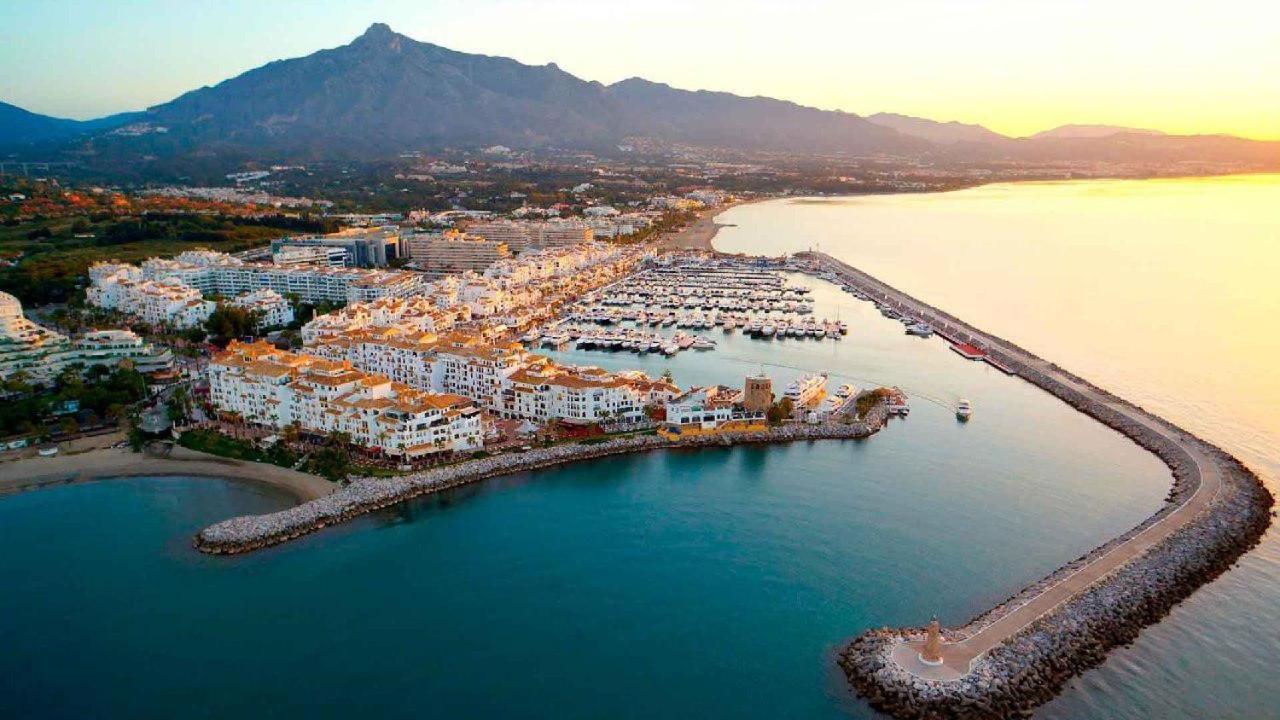 Modern Apartment - 2 Bedrooms, Beachside - Puerto Banus Marbella Exterior photo
