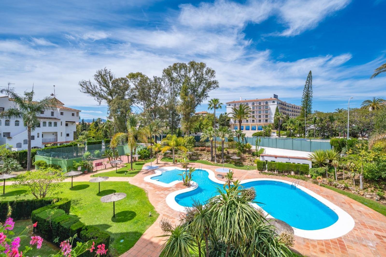 Modern Apartment - 2 Bedrooms, Beachside - Puerto Banus Marbella Exterior photo