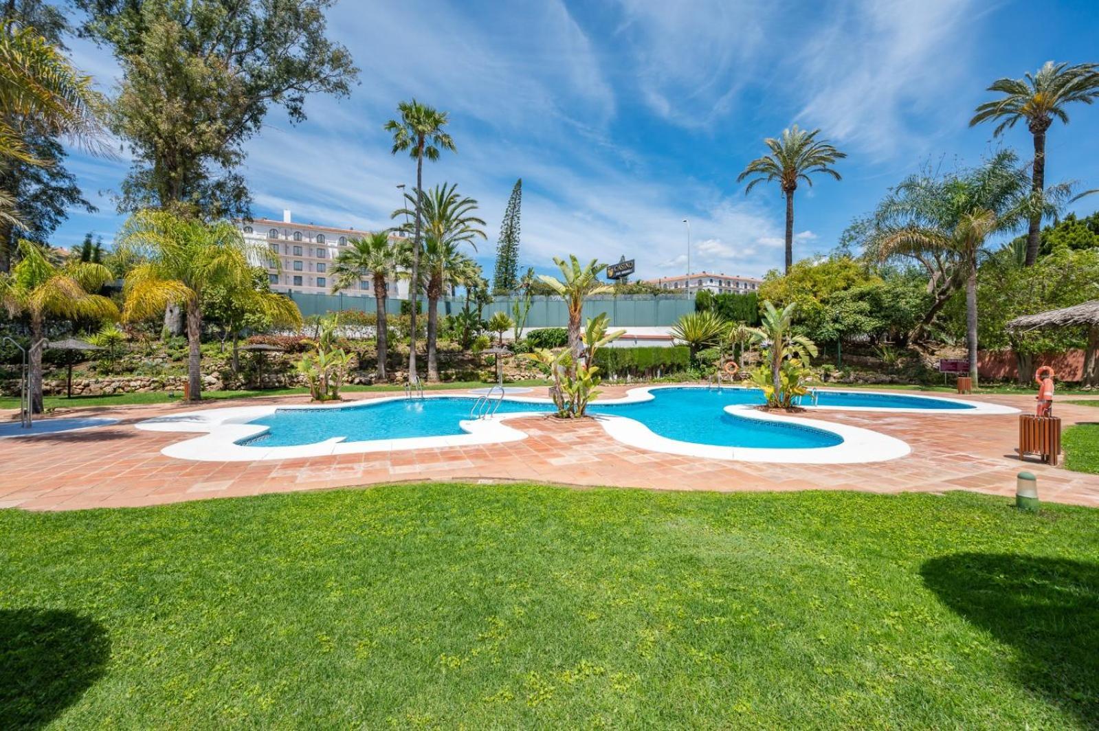 Modern Apartment - 2 Bedrooms, Beachside - Puerto Banus Marbella Exterior photo